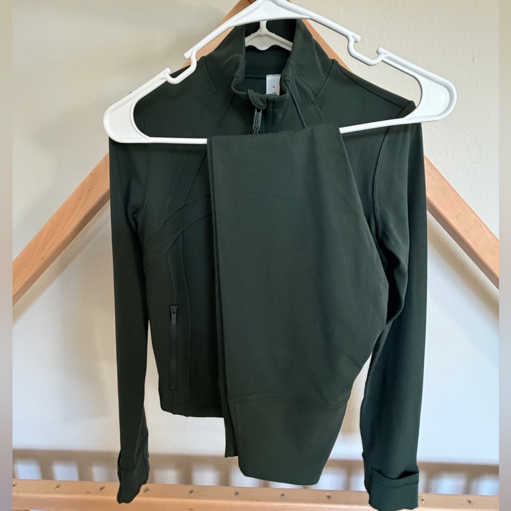 🏷️SOLD NWOT lululemon Rainforest Green Cropped Define 6 & No Line Align Leggings